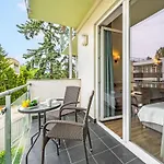 Club By Interhome