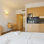 Club By Interhome *